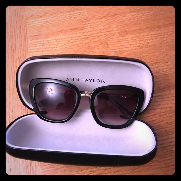 Ann Taylor Accessories - Ann Taylor sunnies